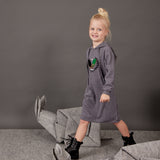 שמלת קפוצ'ון עם כיסים - אפור