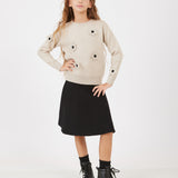 סוודר בשילוב פרחים סרוגים - בז'