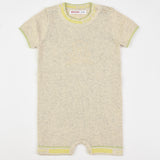 אוברול סריג עם כיתוב - בז׳ 18-24