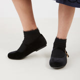 נעלי בובה עם תליון - שחור