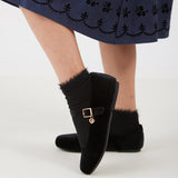 נעלי בובה עם תליון - שחור