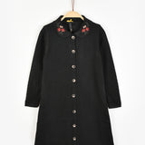 שמלת סריג עם רקמה פרחונית - שחור