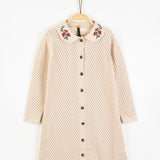 שמלת סריג עם רקמה פרחונית - אבן