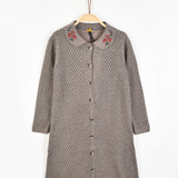 שמלת סריג עם רקמה פרחונית - חום