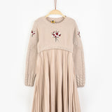 שמלת פליסה בשילוב סריג - בז'