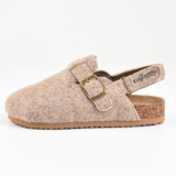 כפכפים סגורים עם אבזם - בז'