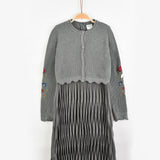 שמלת קפלים בשילוב קרדיגן סריג - אפור