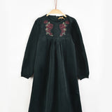 שמלת קטיפה עם רקמת פרחים - ירוק