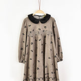 שמלה פרחונית עם צווארון קטיפה - אפור