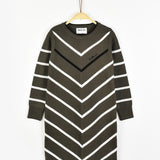 שמלת סריג פסים אלכסוניים - זית