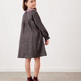 שמלה עם צווארון רקמה - אפור