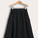 חצאית ספורטיבית עם שני כיסים - שחור