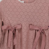 שמלת תחרה עם פפיונים - ורוד