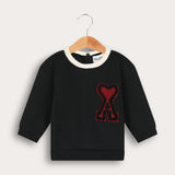חולצת בייבי עם אות - שחור