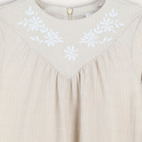 שמלת כיווצים עם רקמת פרחים - בז'