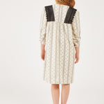 שמלה מודפסת מלמלות  - black/stone 10