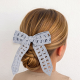 Crocheted pin with holes - blue