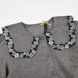 חולצה עם צווארון פרחים - אפור