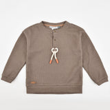 חולצת ואפל עם שרוך - חום