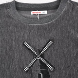 חולצה עם רקמת תחנת כוח - אפור