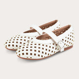 נעלי בובה עם אבזם - שמנת