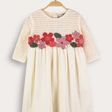 שמלה חגיגית עם פרחים סרוגים - בז'