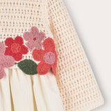 שמלה חגיגית עם פרחים סרוגים - בז'