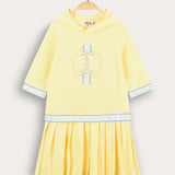 שמלת פולו עם קפוצ'ון - צהוב