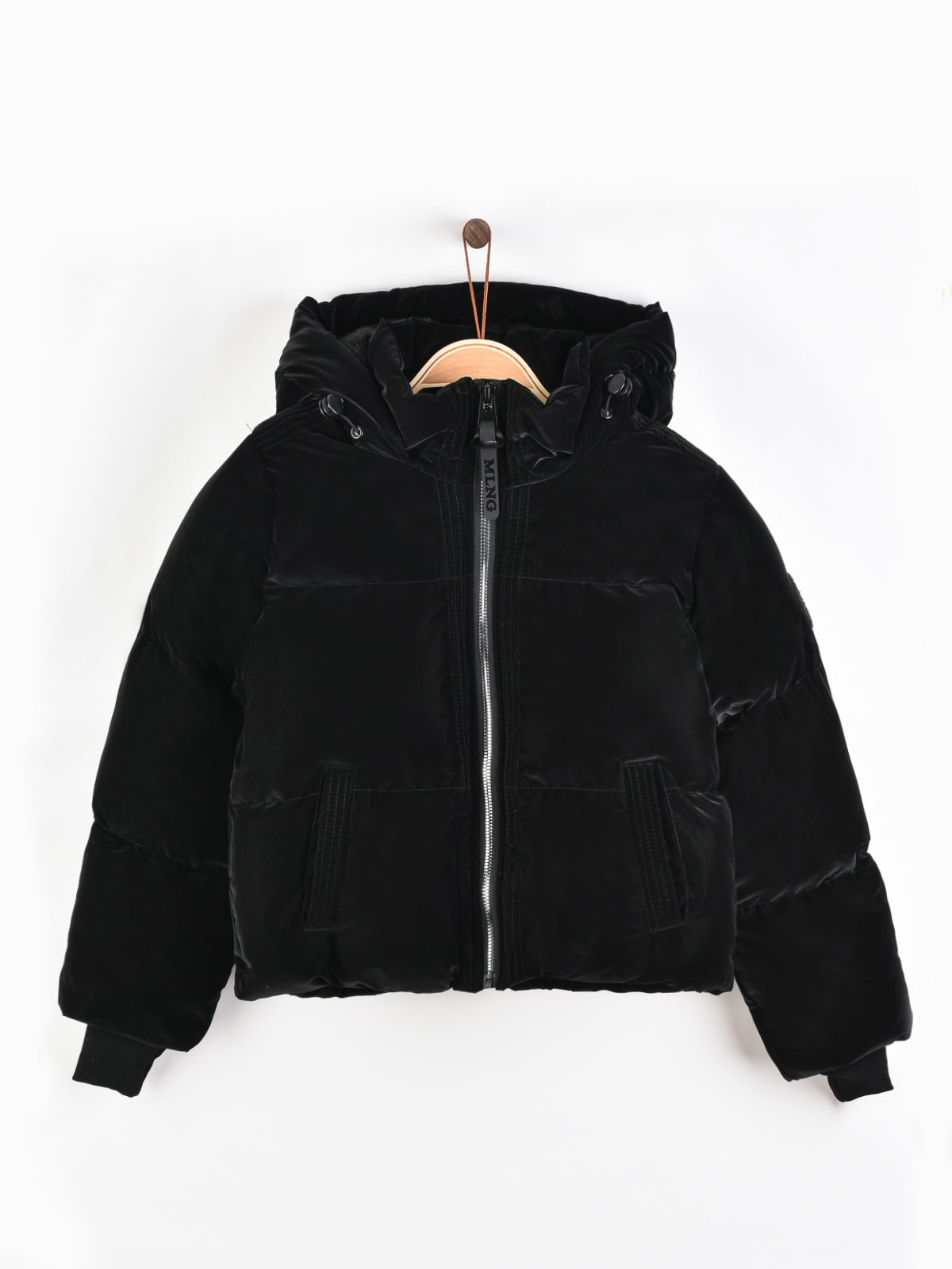 מעיל נפוח עם קפוצ'ון - שחור