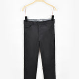 מכנסי סקיני עם כיסים - שחור