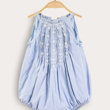 אוברול עם רקמת פרחים - תכלת