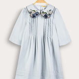 שמלת קפלים עם צווארון מעוצב - תכלת