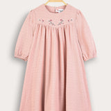 שמלת כיווצים עם רקמה - ורוד