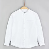 חולצה מכופתרת צווארון סיני - לבן