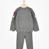 חליפת סריג עם רקמה - אפור