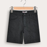 Front seam of shorts - black